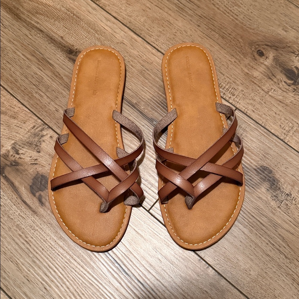 Amazon Basic Sandals 10W